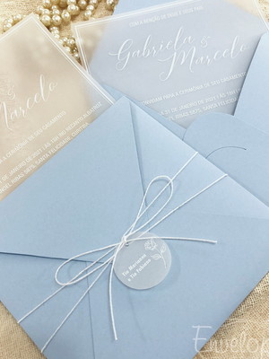 Convite de casamento azul serenity com vegetal em branco