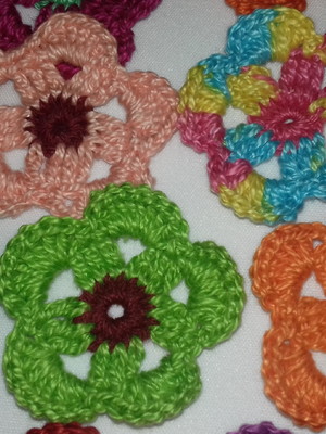 Flor em crochê para aplicação