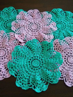 Toalha redonda de crochê personalizada