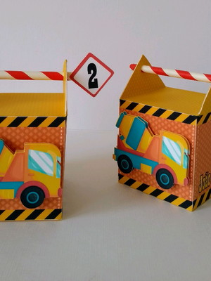 Lembrancinha aniversário caminhões construção