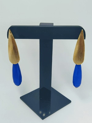 Brinco dourado com gota de pedra