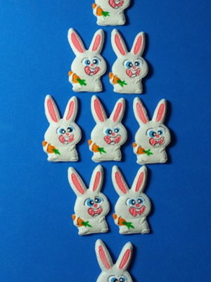 30 mini aplique coelhinho bola de neve floquinho em biscuit