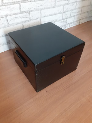 Caixa de madeira com fecho p/ cadeado 22x32x32 cor preto
