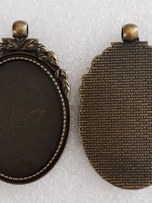 Medalhão p/camafeu / ouro envelhecido30x40mm./2pçs