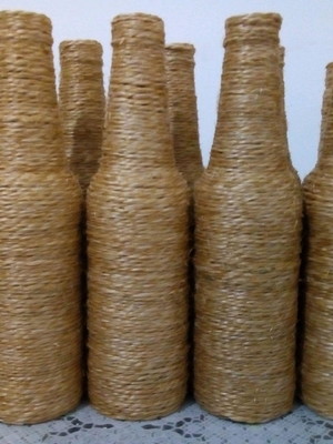 Garrafas decoradas com sisal