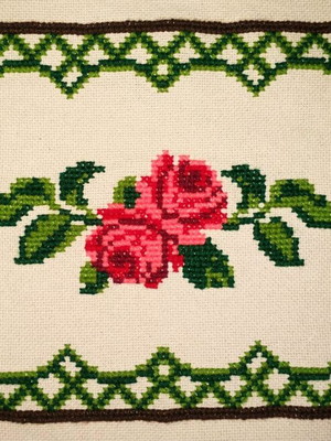 Tapete floral em ponto cruz