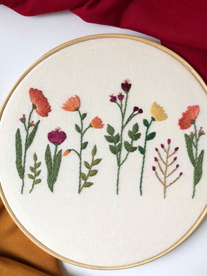 Bordado à mão - floral - bastidor de 22cm