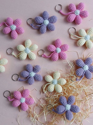 Chaveiro flor amigurumi lembrancinha maternidade aniversário