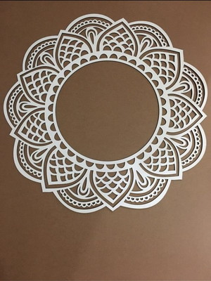 Mandala vazada em mdf branco