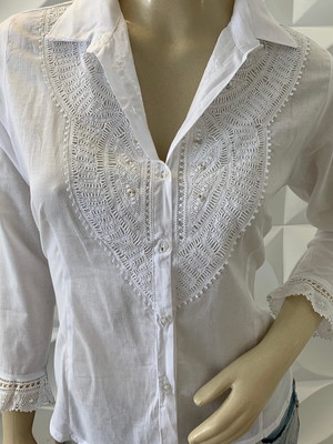 Blusa cambraia de algodão branca e pala de renascença tam 40