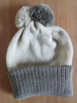Touca com 2 pompom