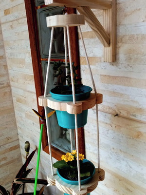 Floreira vertical completa com suporte de parede e vasos