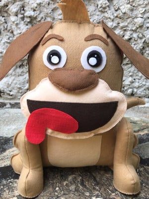 Cachorro mundo bita em feltro