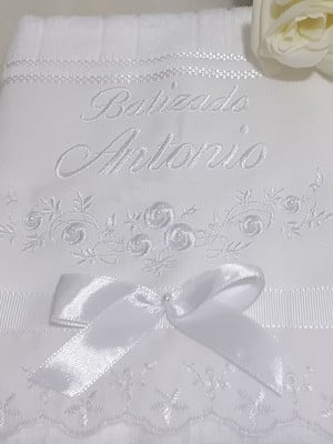 Toalha de batismo bordado floral