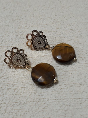 Brinco folheado ouro 18 k com olho de tigre 15mm