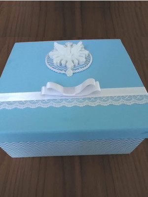Caixa de mdf decorada - divino espírito santo- 18x18x5 cm