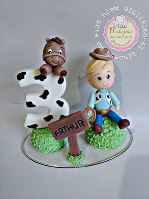 Topo personalizado em biscuit para aniversario com pavio