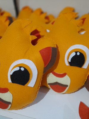 Almofada bolofofos em feltro lembrancinha