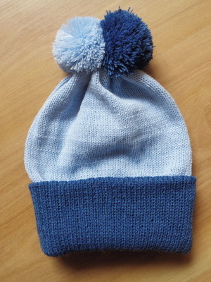 Touca com 2 pompom