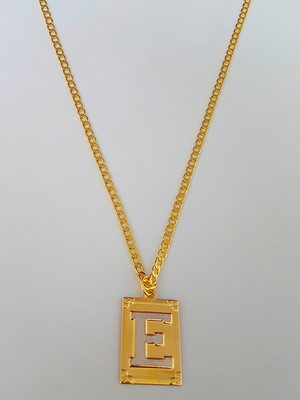 Corrente cordão 70 cm pingente letra e folheado ouro. c39e19