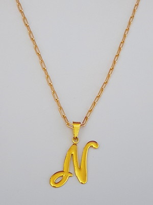Corrente cordão 70 cm pingente letra n folheado ouro. c57n1