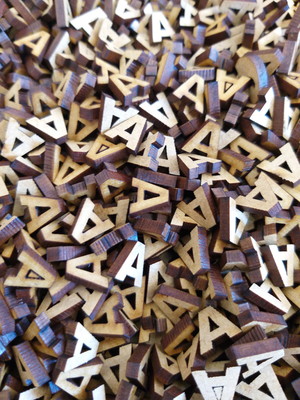 1000 letras em mdf com 1 cm de altura + caixa organizadora