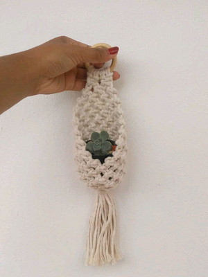 Mini cachepô de macrame