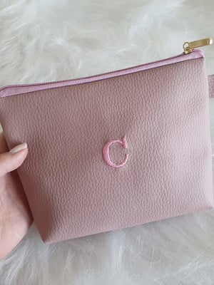 Necessaire bordada madrinha e debutante rosê
