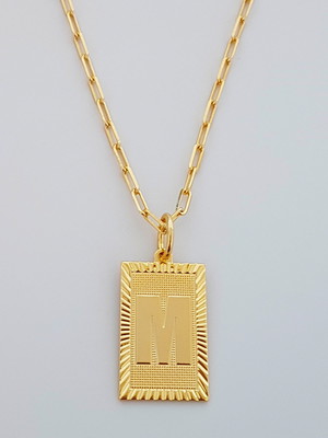 Corrente cordão 60 cm pingente letra m folheado ouro. c57m22