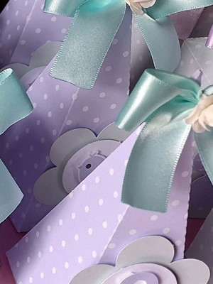 Caixa cone lilas/poá com passarinho