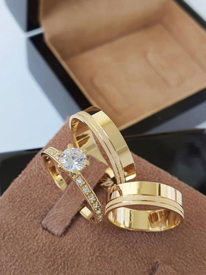 .par de aliança de 6 mm cor de ouro de moeda antiga+ anel
