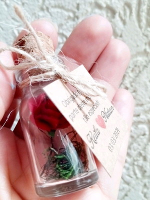 Vidrinho com flor para lembrancinha rustica