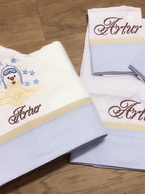 Toalha de banho mais kit fralda tema urso aviador