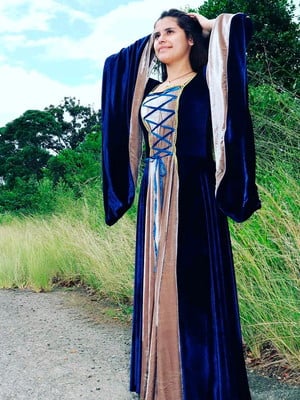 Vestido rainha elfa medieval azul com bege