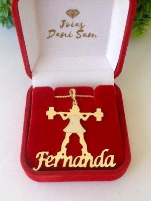 Gargantilha c/ pingente mulher malhando personalizado