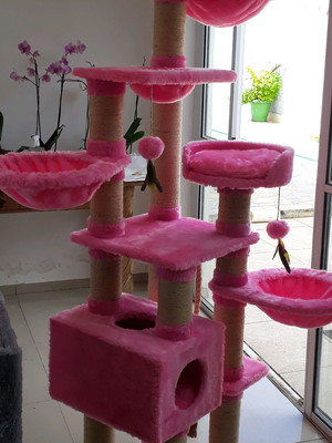 Arranhador para gato rosa