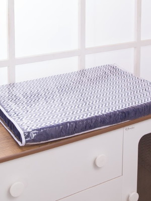 Trocador de cômoda plastificado chevron marinho