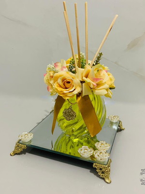 Difusor de aromas espiral com flores em tons rosa e amarelo