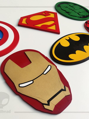 Kit 4 placas super-heróis em relevo