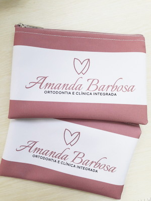 Necessaire com logo