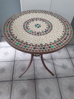Mesa em mosaico ferro marron tabaco linda