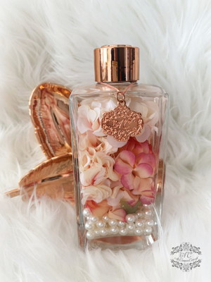 Difusor de aromas com hortênsias em tons rosê e pérolas