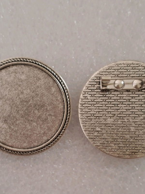 Broche redondo cordinha/camafeu / antique silver 30mm.
