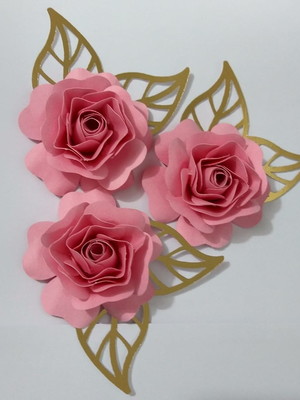 10 flores de papel com folhas douradas