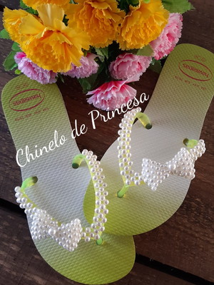 Chinelo havaianas flat bordado com pérolas tam 33/34