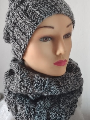 Cachecol gola e gorro em de tricô - mesclada cinza