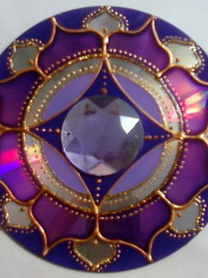 Mandala violeta em cd reciclado