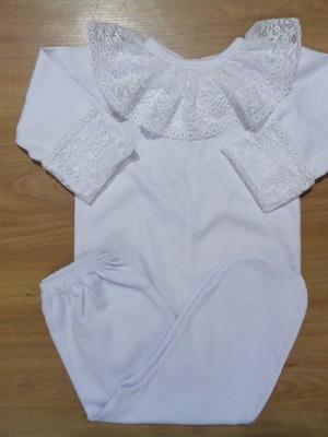 Body bebe com calça e gola em renda