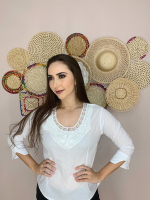 Blusa cambraia de algodão branca e pala de renascença tam 42