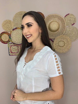 Blusa cambraia de algodão branca e renda renascença tam 42